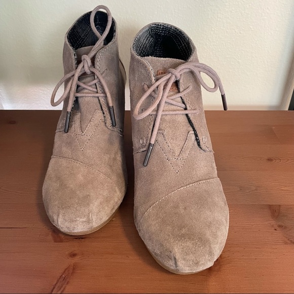 TOMS Taupe Suede Desert Wedge Booties, Sz 7.5 - Picture 5 of 11